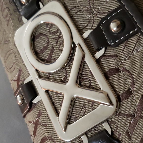 SALE‼️ XOXO clutch - Picture 6 of 6